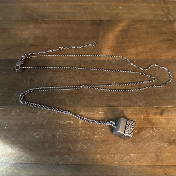 Madewell box pendant necklace - Picture 4 of 4